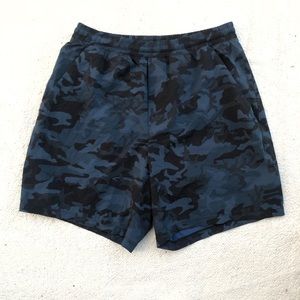 Lululemon 7inch inseam blue Camo shorts Size M